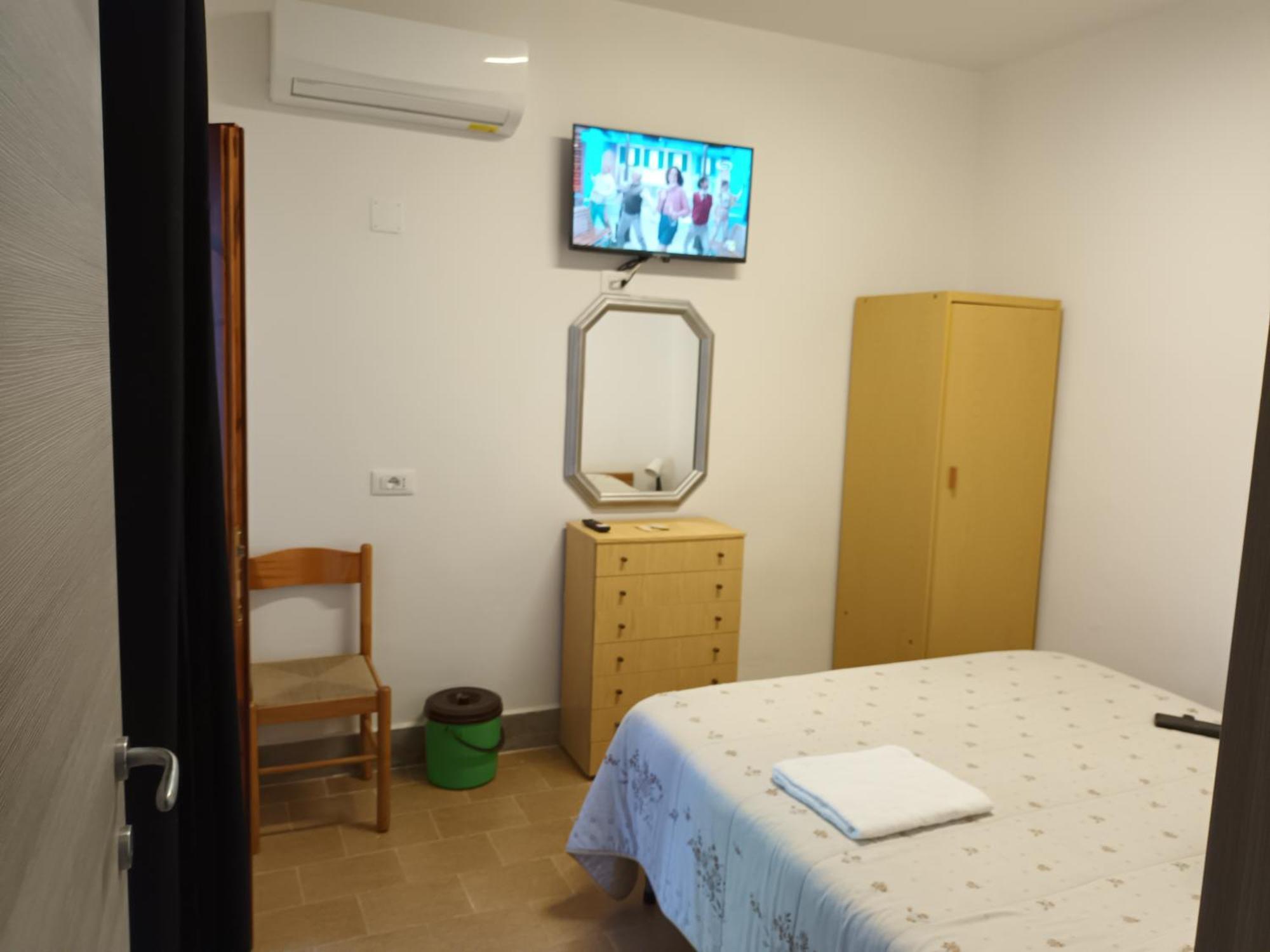 Levante Rooms Scalea Bagian luar foto