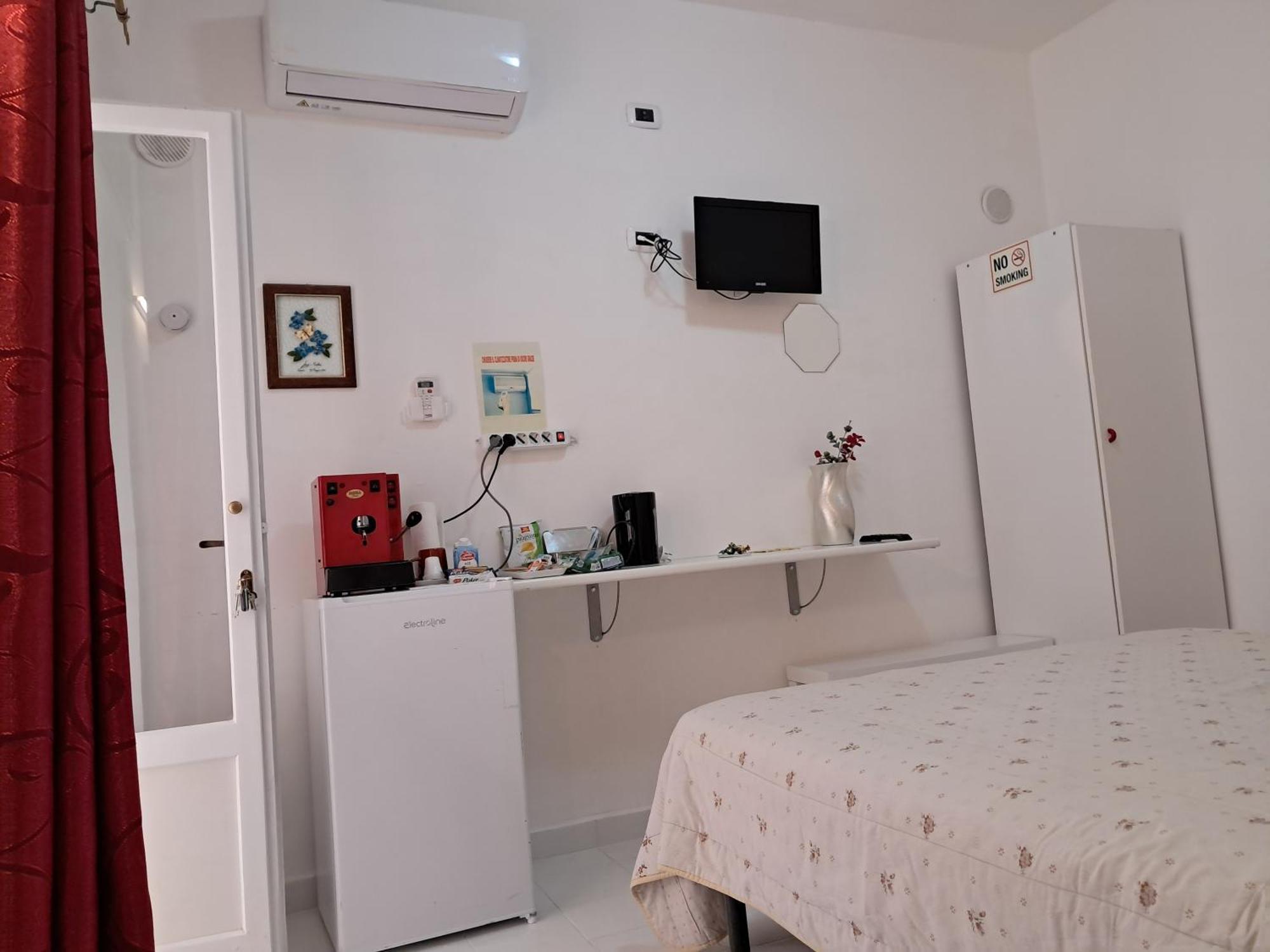 Levante Rooms Scalea Bagian luar foto