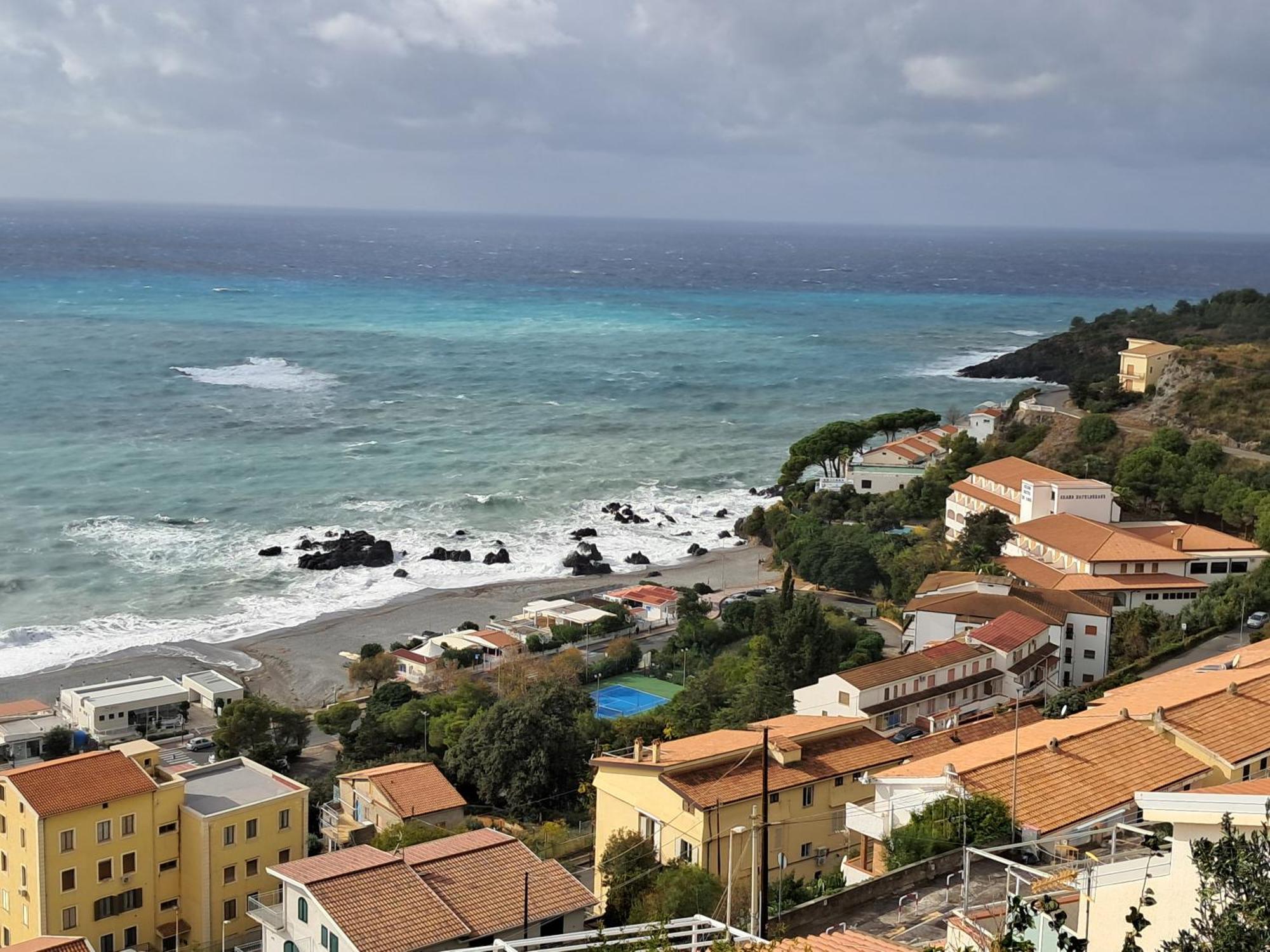 Levante Rooms Scalea Bagian luar foto