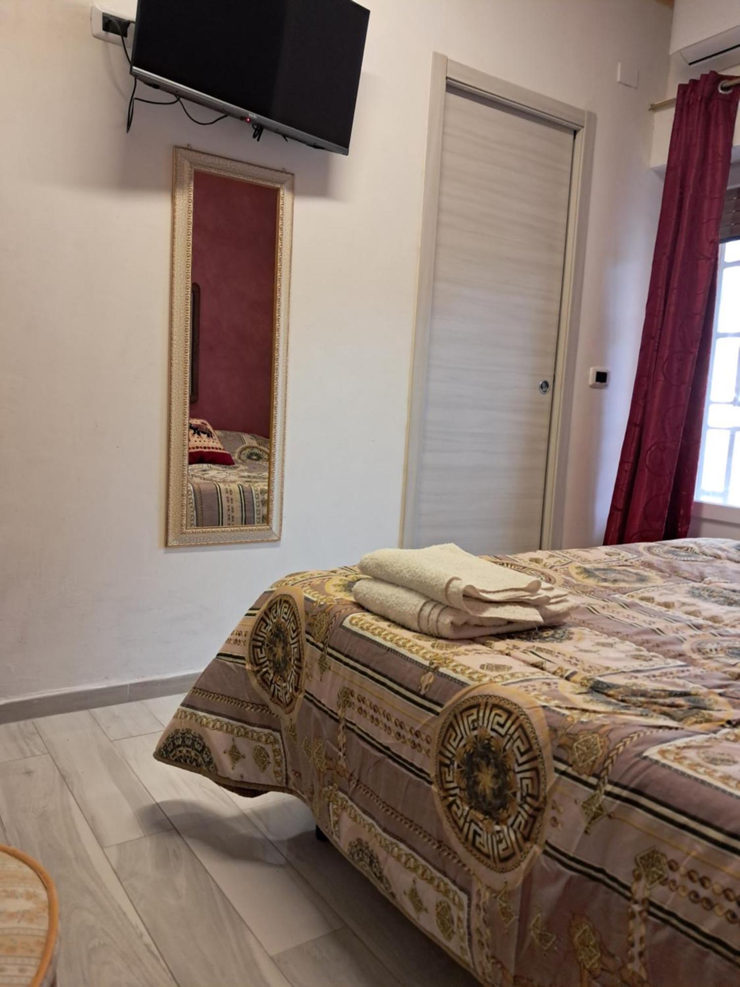 Levante Rooms Scalea Bagian luar foto